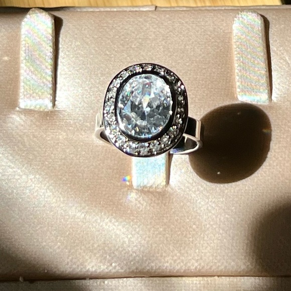 💍 Dazzling Genuine Cubic Zirconia Oval w/a Round Set Halo of Twinkling Pave - Picture 2 of 12